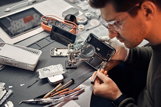When Gadgets Whisper: Delving into the Heartbeat of Phone Repair